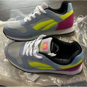 Omega Walk walking shoes